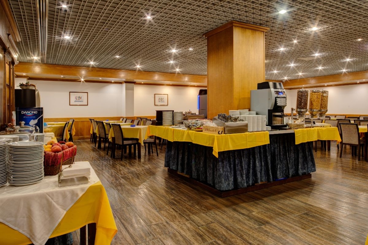 Restaurant VIP Inn Berna  Lisbon